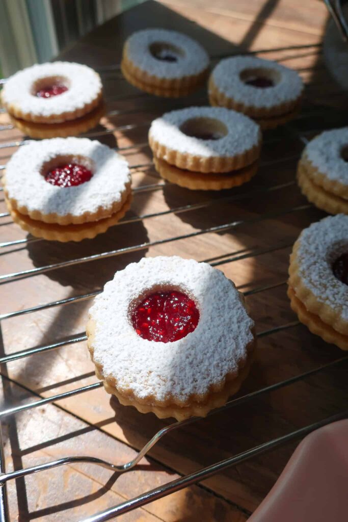 easy raspberry sandwich cookies