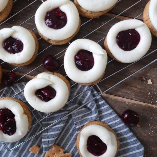 graham cracker flavored cookies