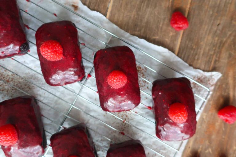 mini chocolate cakes recipe with raspberry glaze