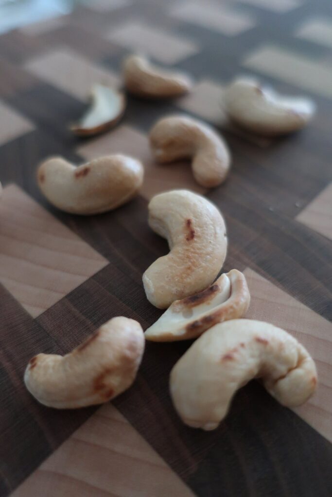 toasted cashews for single serve black and white popcorn with toasted cashews; popcorn drizzled with. white chocolate and dark chocolate; single serve recipes