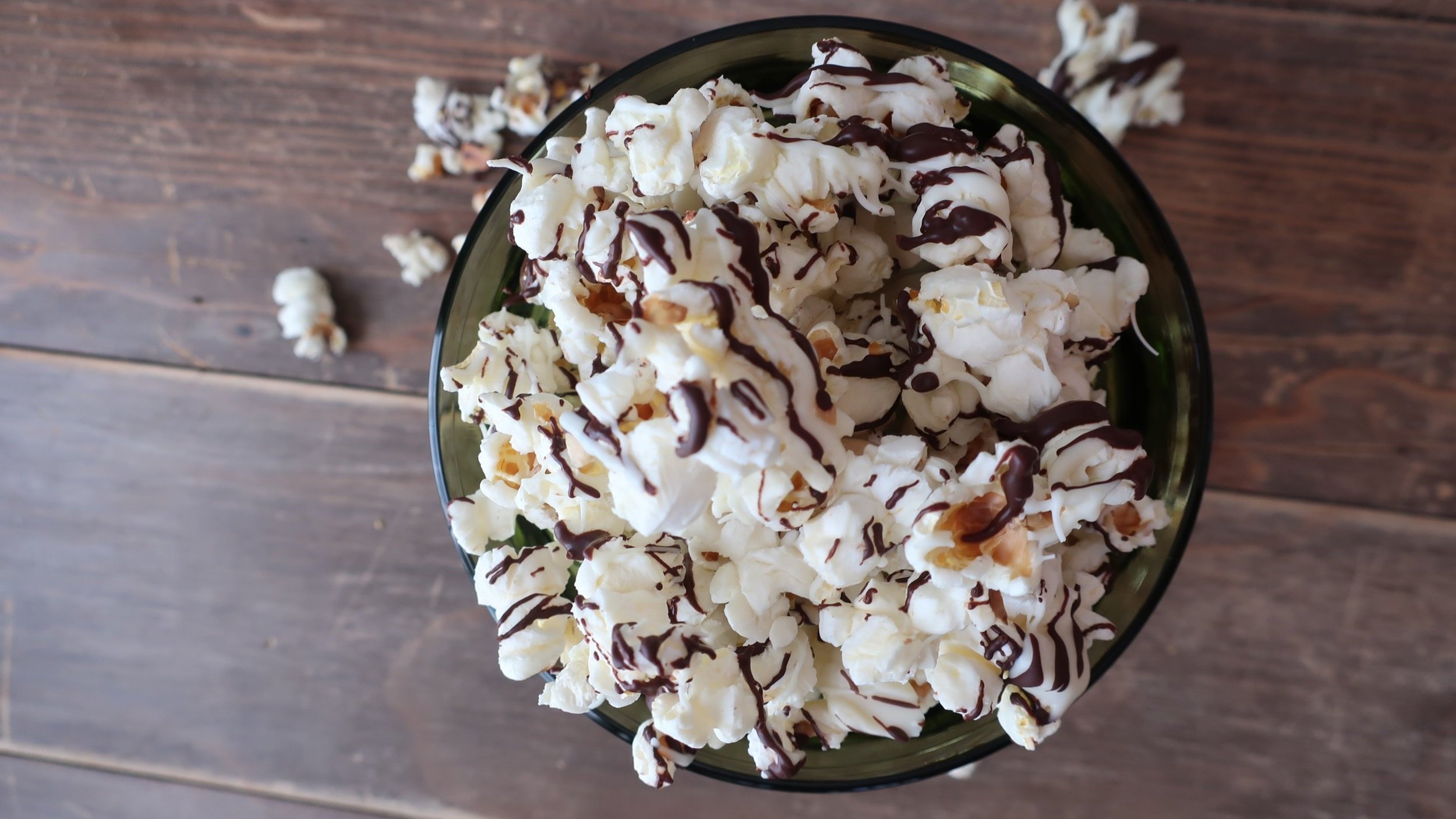 single serve black and white popcorn with toasted cashews; popcorn drizzled with. white chocolate and dark chocolate; single serve recipes