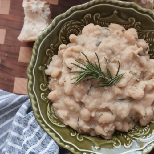 rosemary cannellini beans with french bread to dip