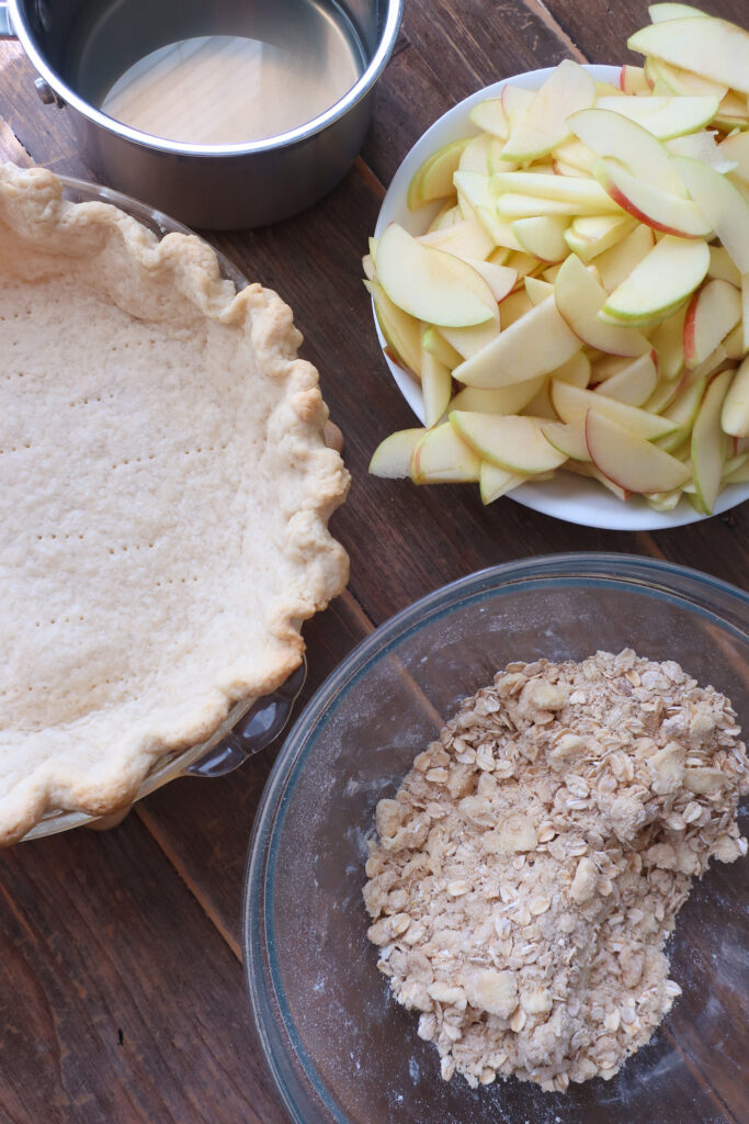 par baked pie crust, raw apple slices, aand raw streusel for apple streusel pie