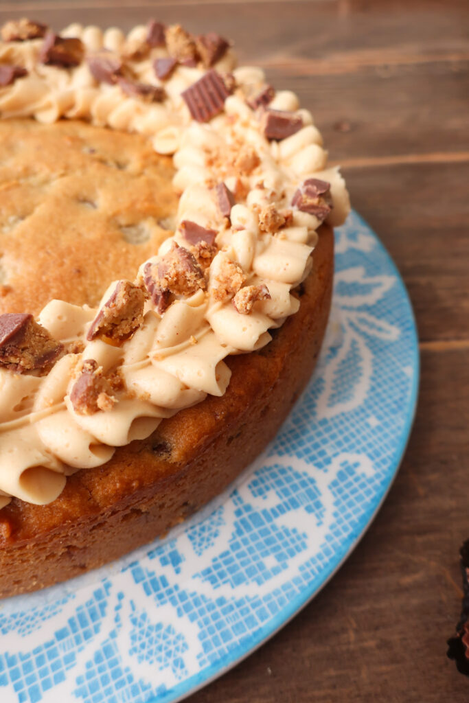 peanut butter and chocolate chip cookie cake with peanut butter buttercream frosting