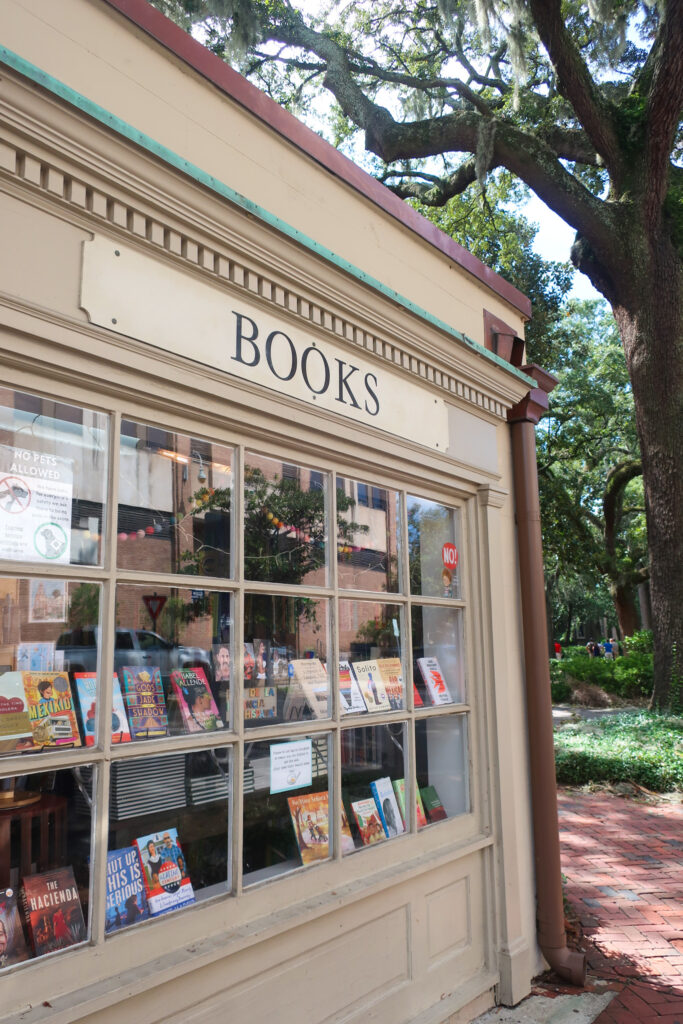 bookstore savannah, georgia; female travel; women who travel; travel tips; roadtrip usa