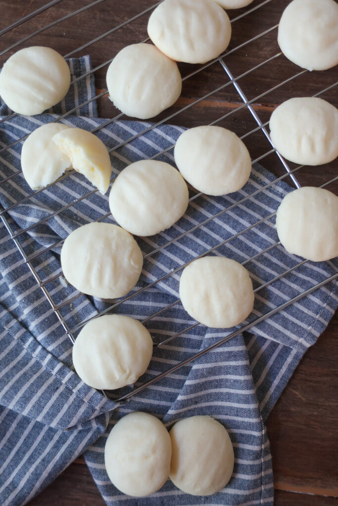 brazilian Sequilhos; brazilian cornstarch cookies