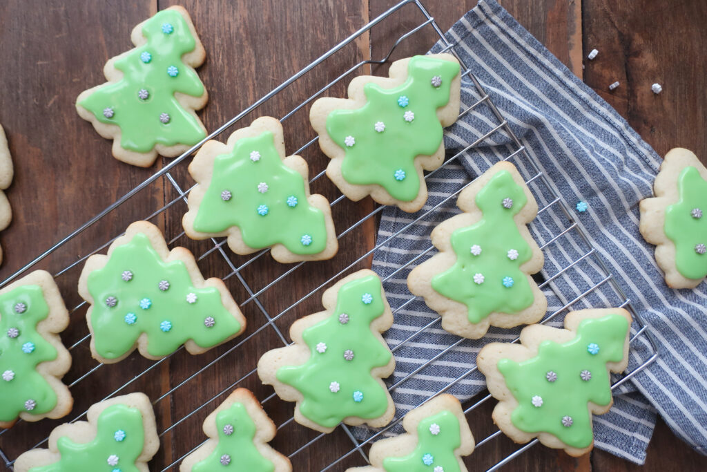 sugar cookie christmas trees with green frosting