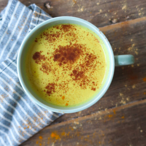 golden turmeric milk tea; golden milk tea; milk tea; immune support drink; antioxidant packed drink; anti-inflammatory drink; spiced tea drink; winter drink; hot drink; drink to fight illness or cold; ginger drink; drink with green tea; cozy winter drink; golden turmeric milk tea topped with a sprinkle of cinnamon