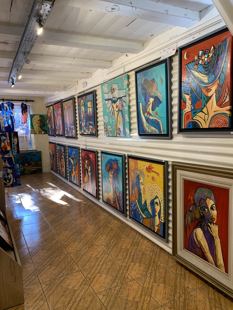 art gallery in san telmo neighborhood in buenos aires argentina; backpacking south america; solo backpacking trip; female backpacking trip tips; solo travel tips; solo female travel; argentina travel itinerary