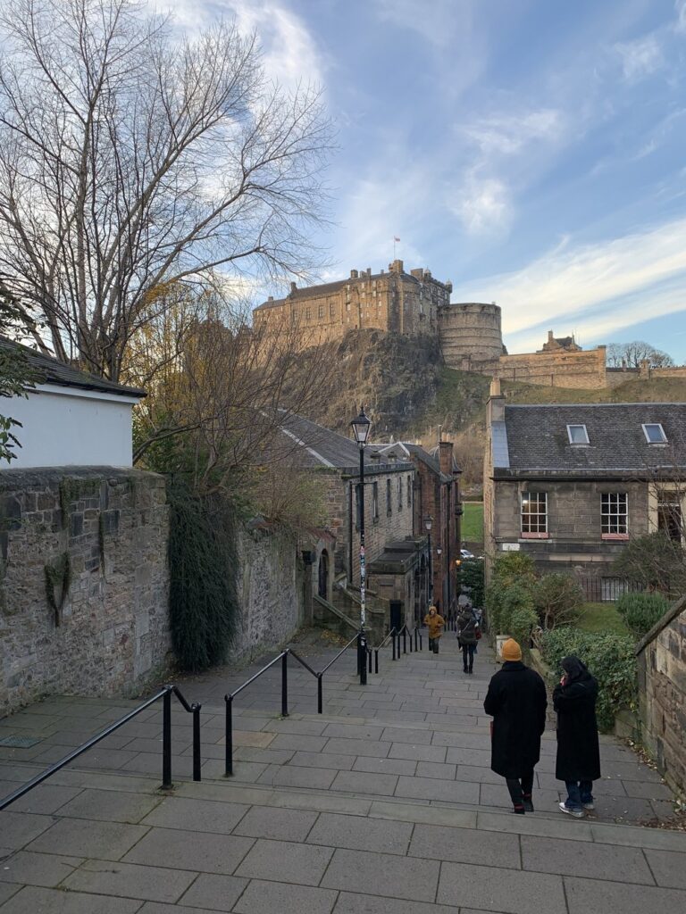 edinburgh castle in edinburgh scotland, uk, europe; solo travel; solo female travel; roadtrip scotland; roadtrip europe; scotland itinerary