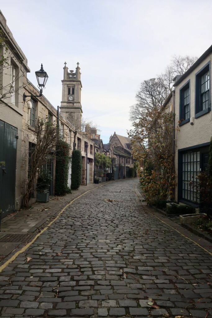 circus lane in stockbridge neighborhood in edinburgh, scotland, uk, europe; solo travel; solo female travel; roadtrip scotland; roadtrip europe; scotland itinerary