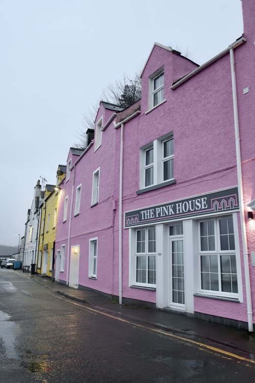 portree harbour shops on the isle of skye, scotland, uk, europe; solo travel; solo female travel; roadtrip scotland; roadtrip europe; scotland itinerary