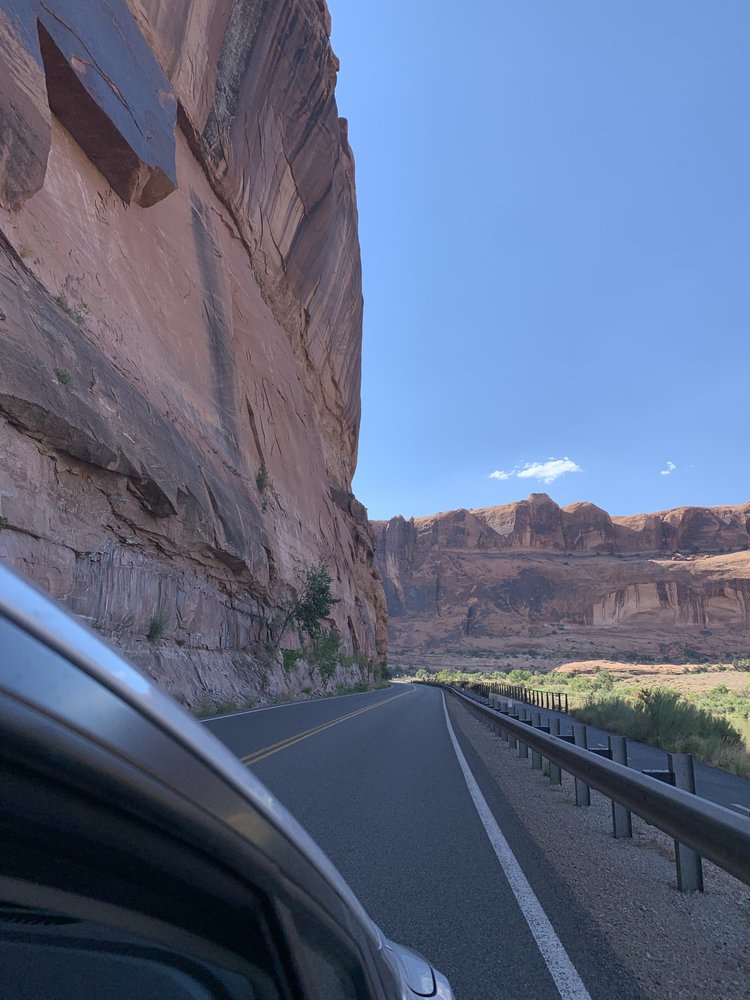 scenic drive near arches national park in utah, usa; mother daughter trip; road trip south west; south west usa; utah travel itinerary; road trip tips; female travel; united states national park trip