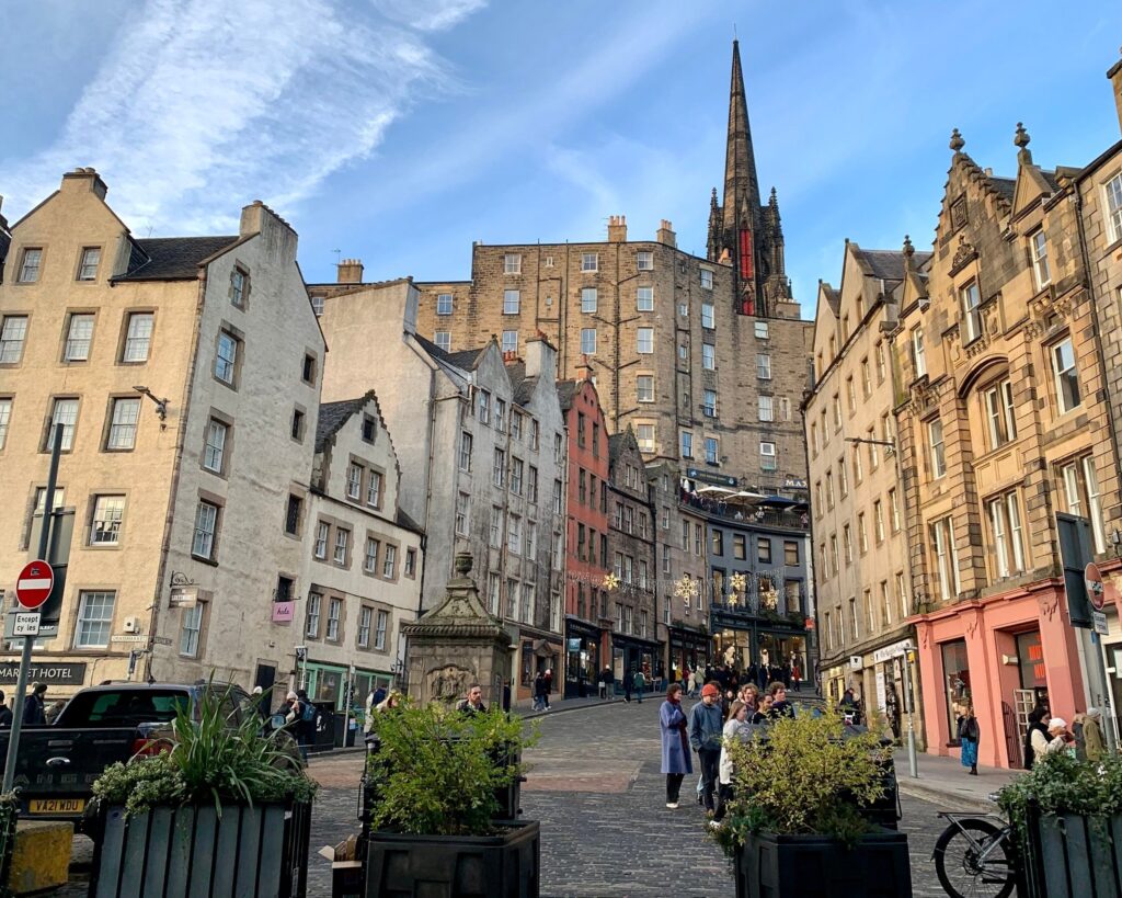 victoria street in edinburgh scotland, uk, europe; solo travel; solo female travel; roadtrip scotland; roadtrip europe; scotland itinerary