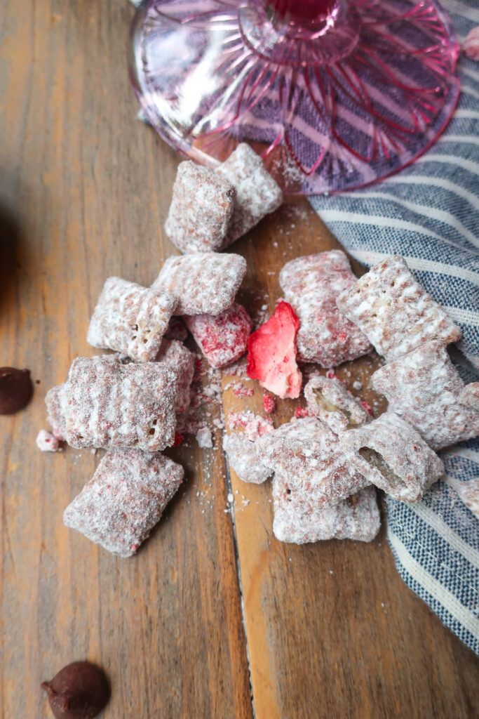 easy chocolate strawberry puppy chow