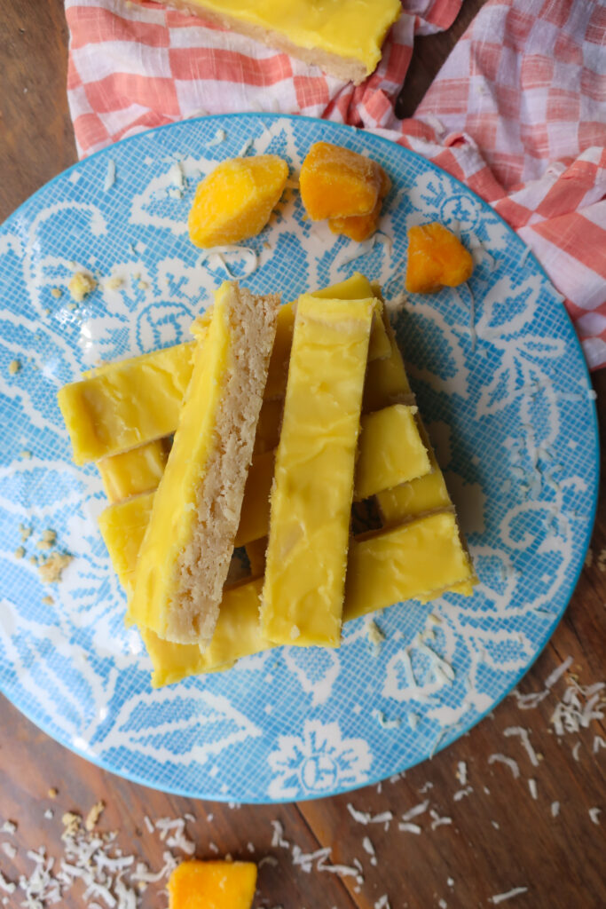 coconut mango cookie bars