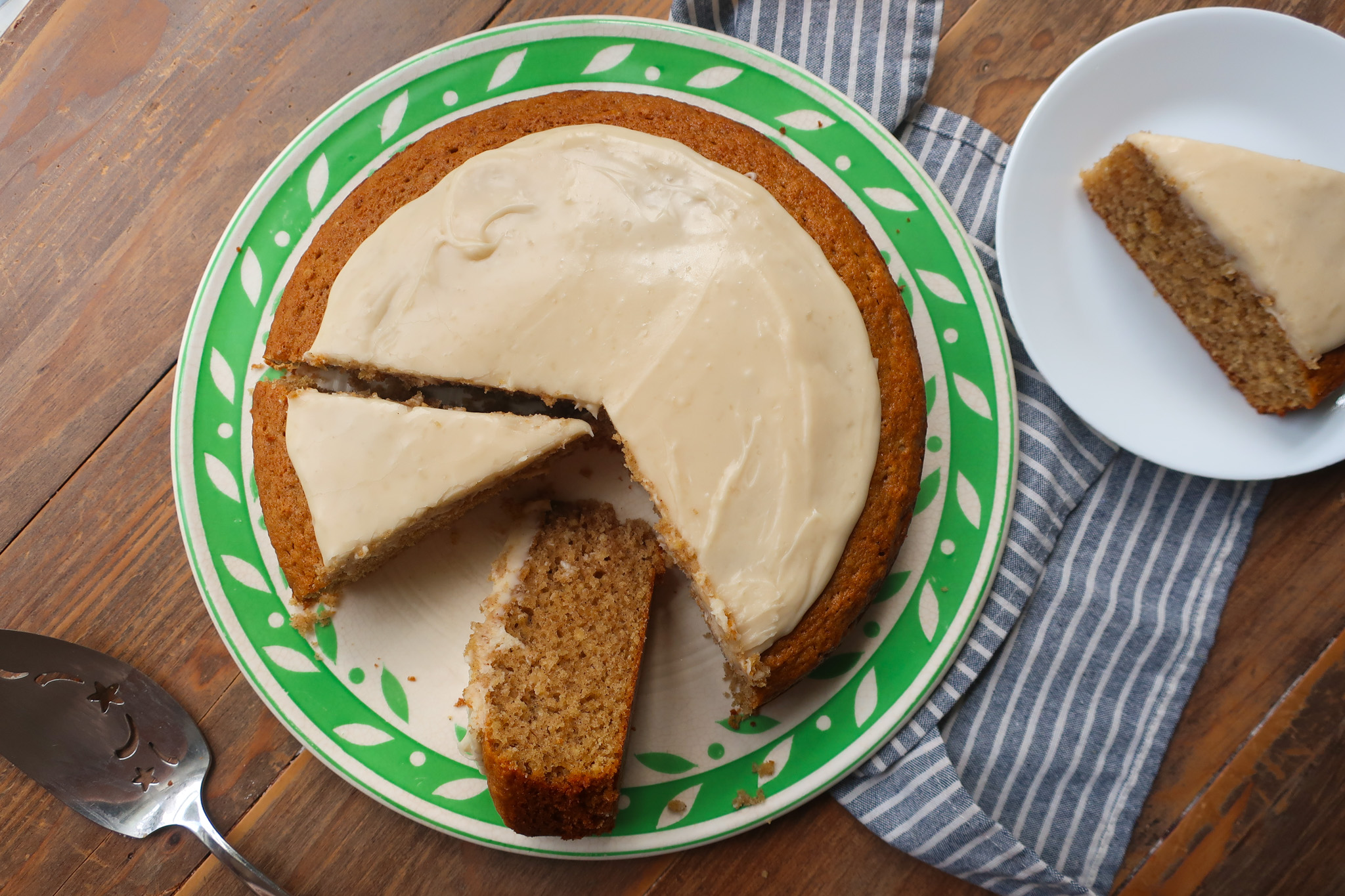 easy cinnamon olive oil cake with salted vanilla glaze