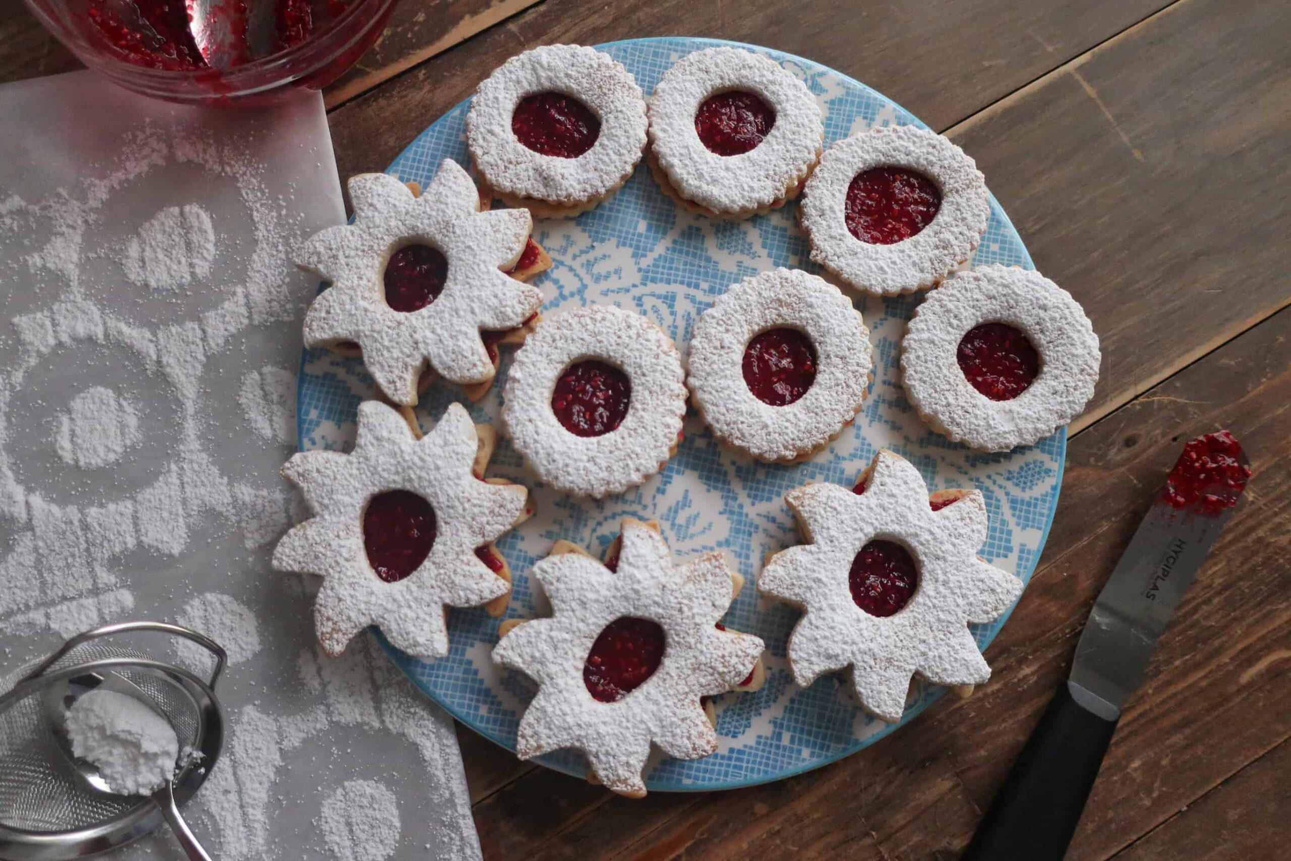 linzer cookies with homemade raspberry jam