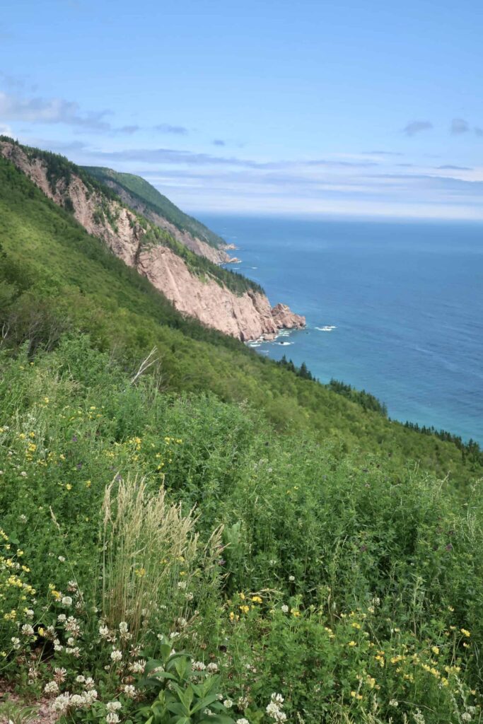 cliffs edge along cabot trail in nova scotia