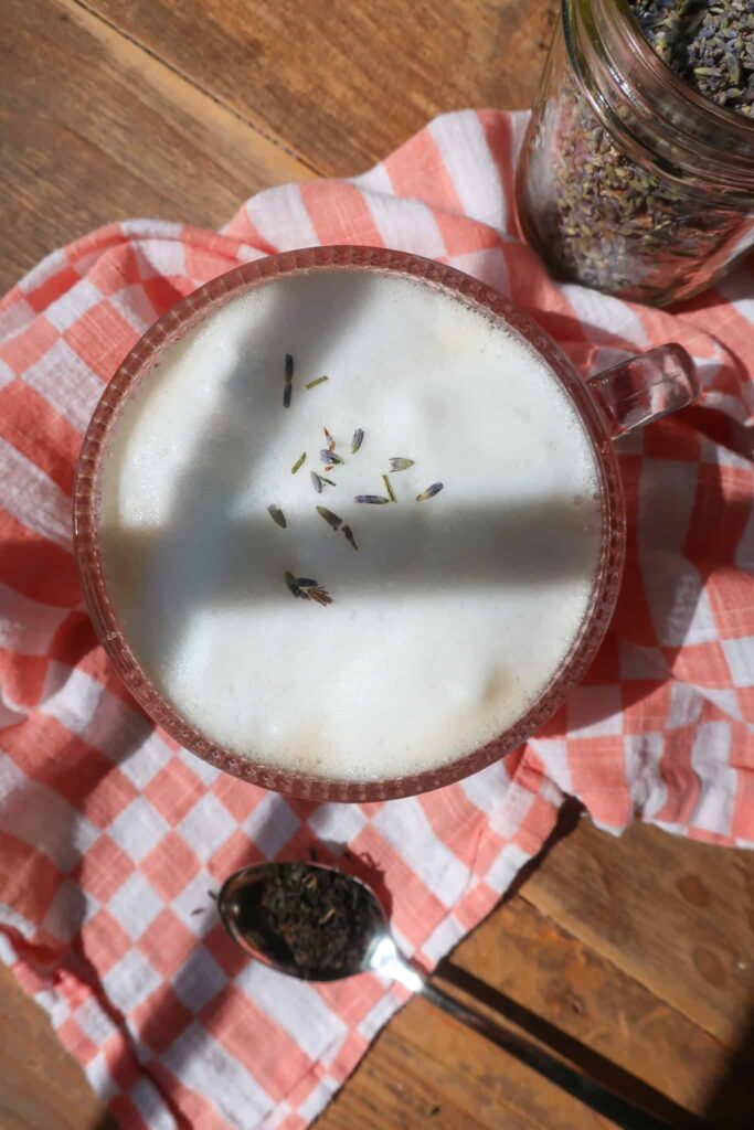 earl grey tea latte with lavender