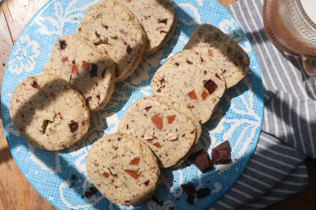 earl grey brown butter shortbread cookies with chocolate chunks