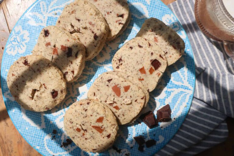 earl grey brown butter shortbread cookies with chocolate chunks