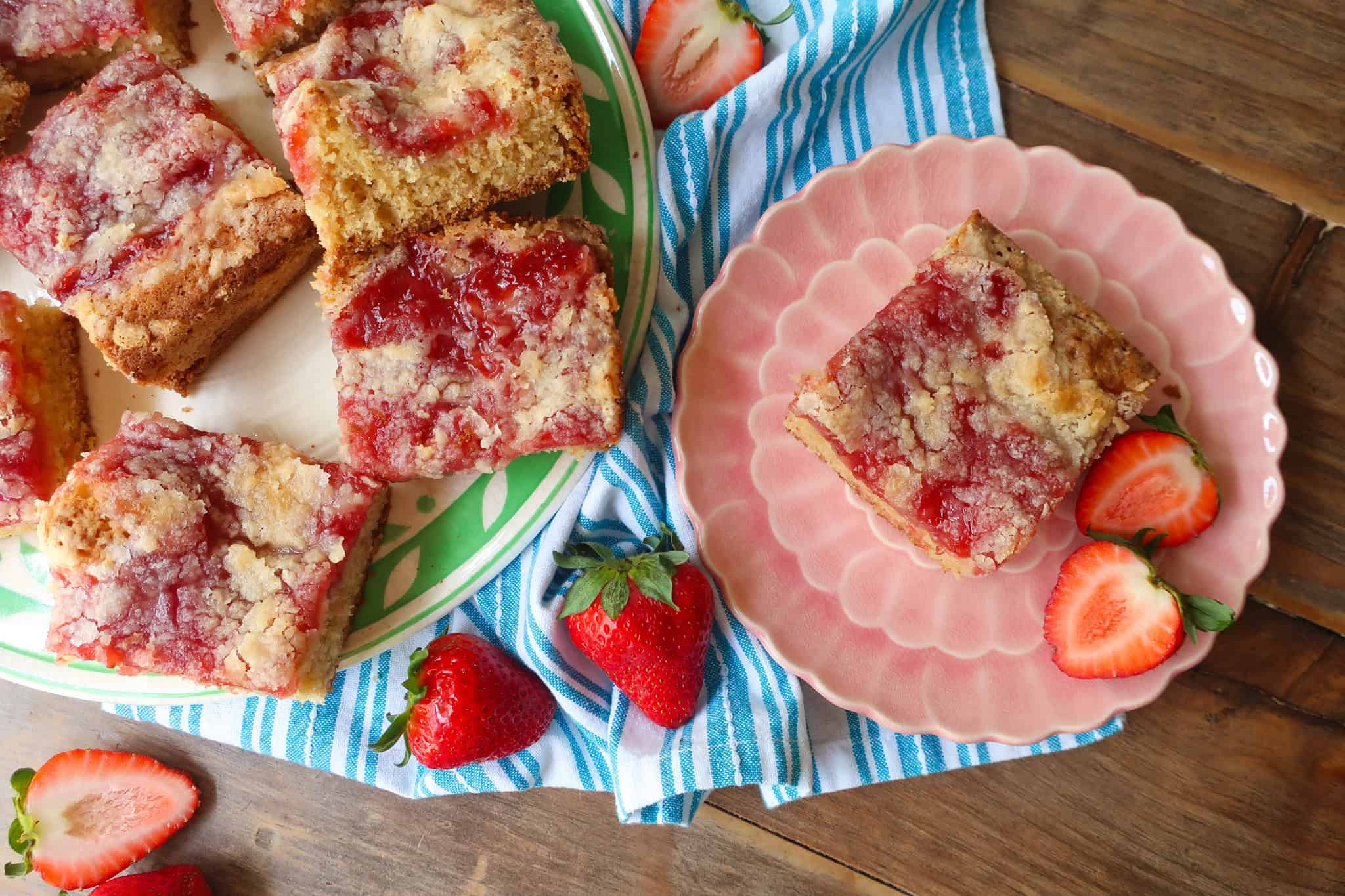 strawberry coffee cake ready to serve