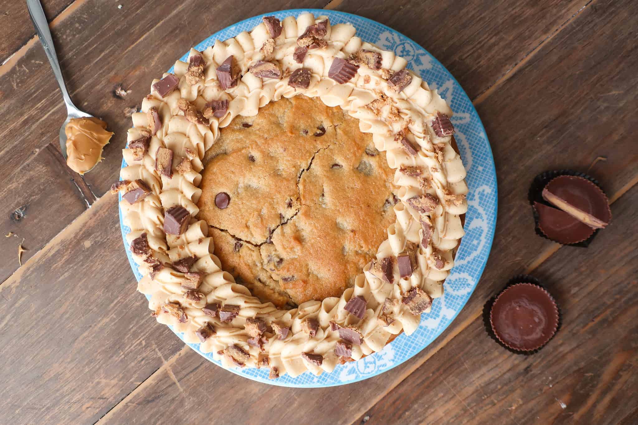 peanut butter chocolate chip cookie cake