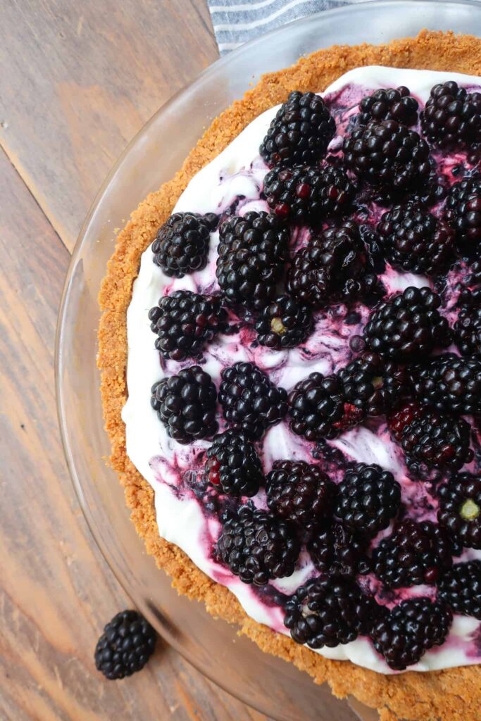 blackberries and cream no bake pie