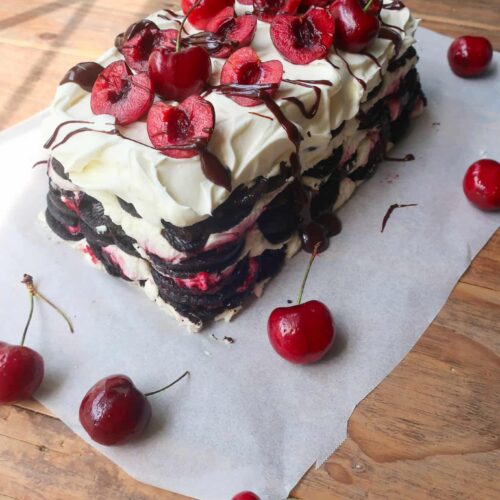 black forest icebox cake with Oreos and cherries